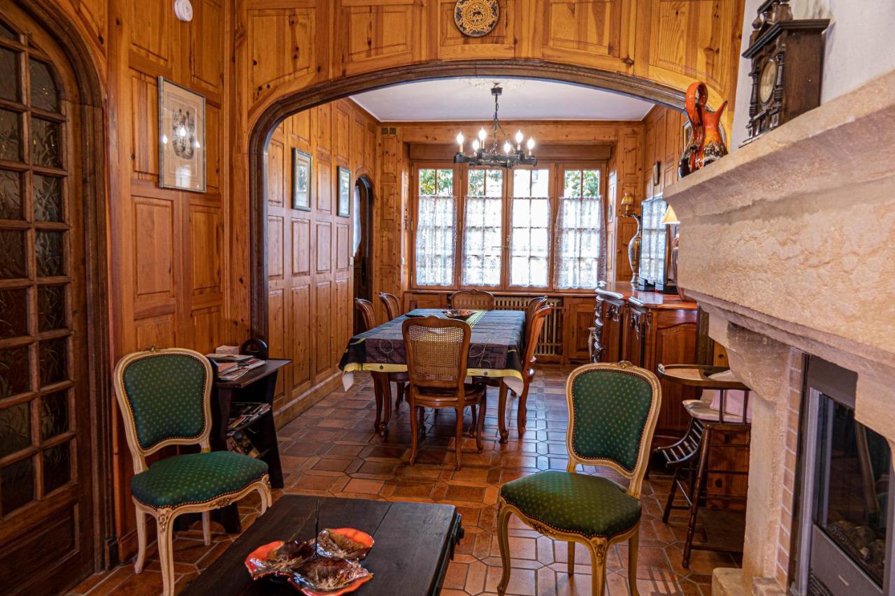 Vila Maison Avec Patio Dans Le Centre Historique Terrasson Exteriér fotografie