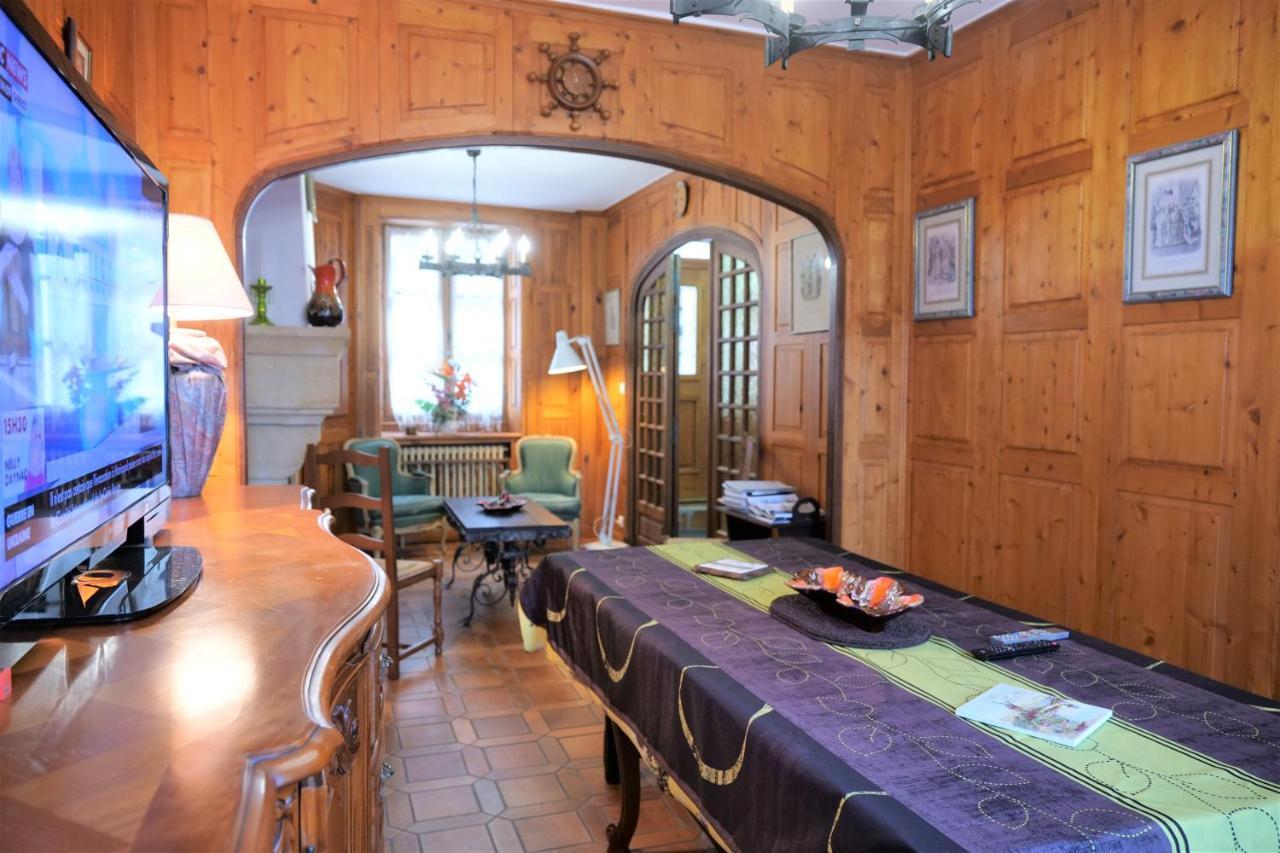 Vila Maison Avec Patio Dans Le Centre Historique Terrasson Exteriér fotografie