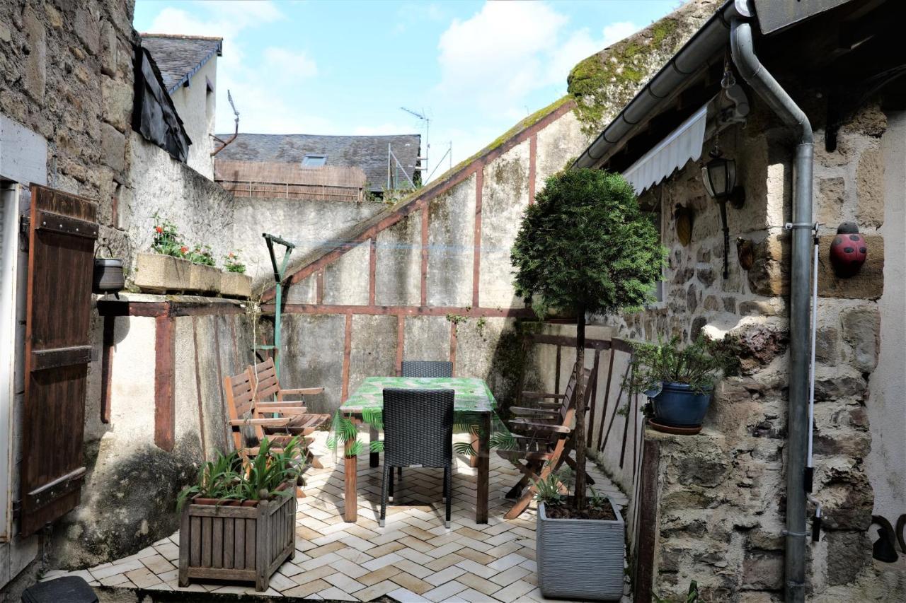 Vila Maison Avec Patio Dans Le Centre Historique Terrasson Exteriér fotografie
