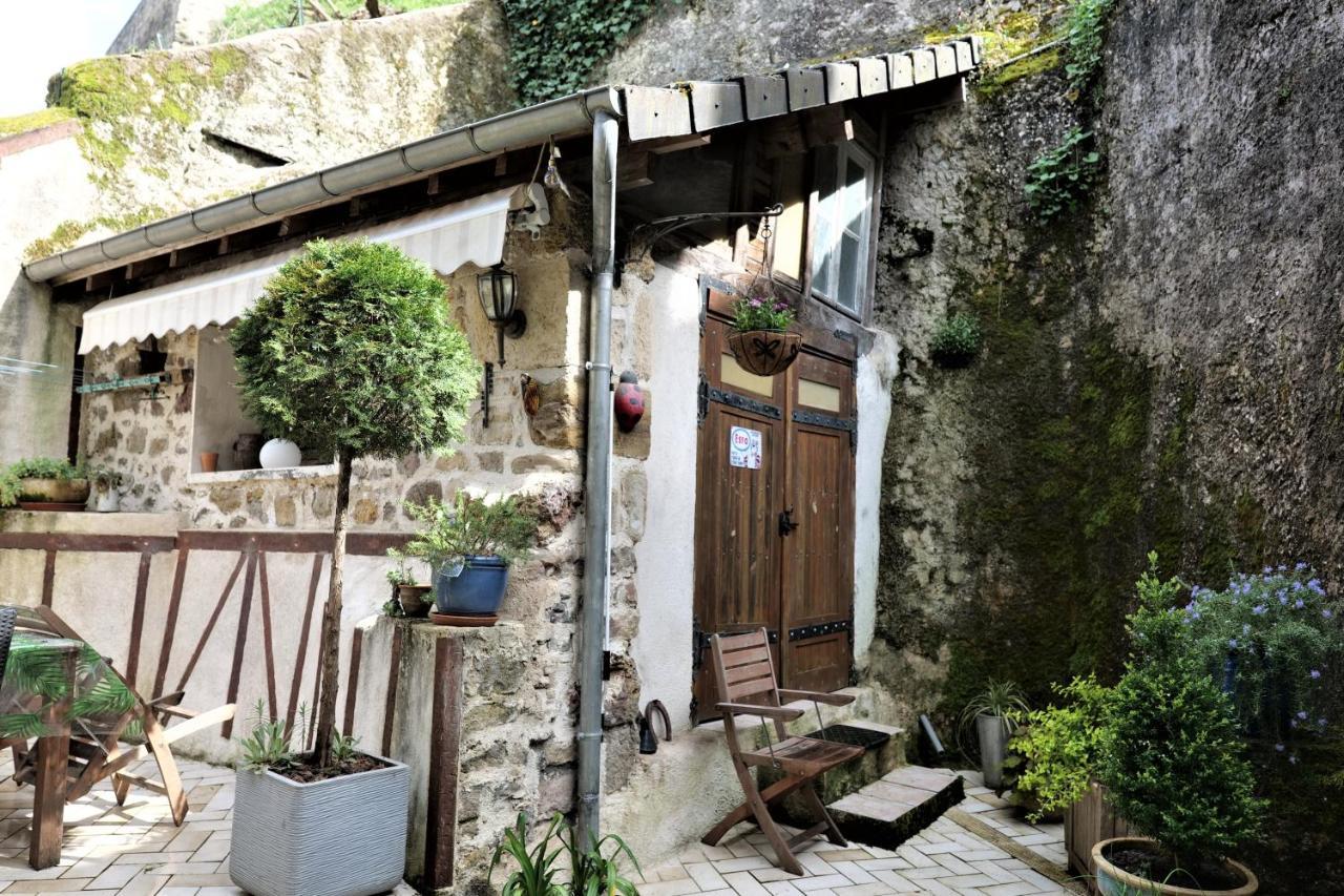 Vila Maison Avec Patio Dans Le Centre Historique Terrasson Exteriér fotografie