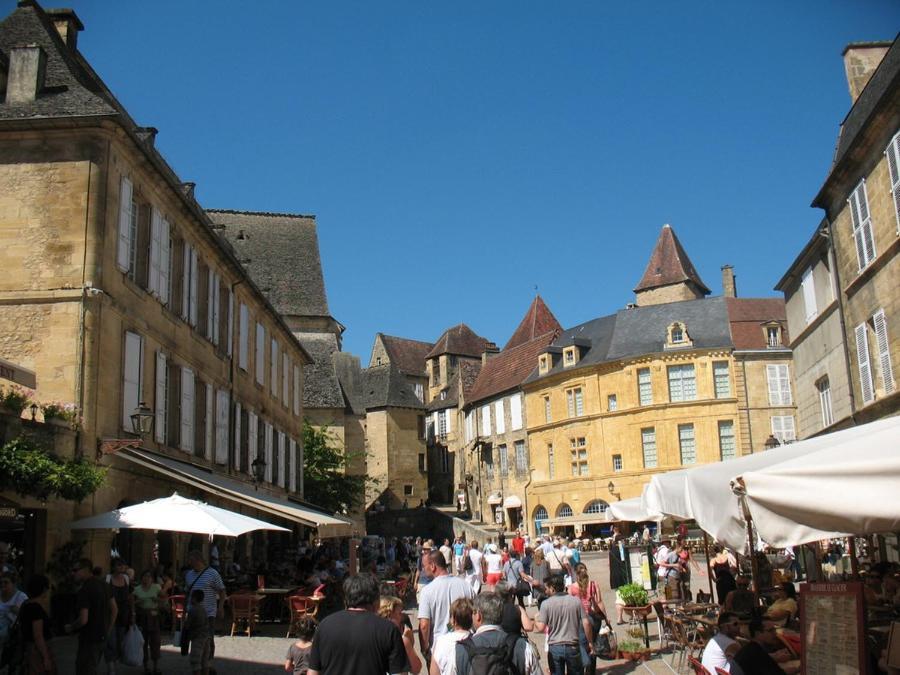 Vila Maison Avec Patio Dans Le Centre Historique Terrasson Exteriér fotografie