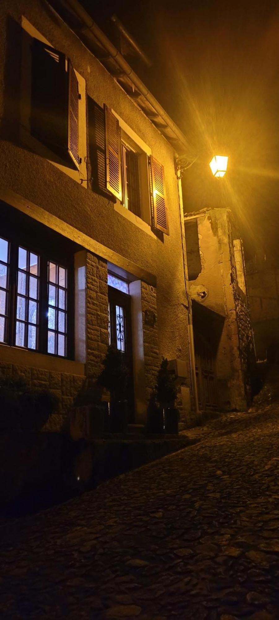 Vila Maison Avec Patio Dans Le Centre Historique Terrasson Exteriér fotografie