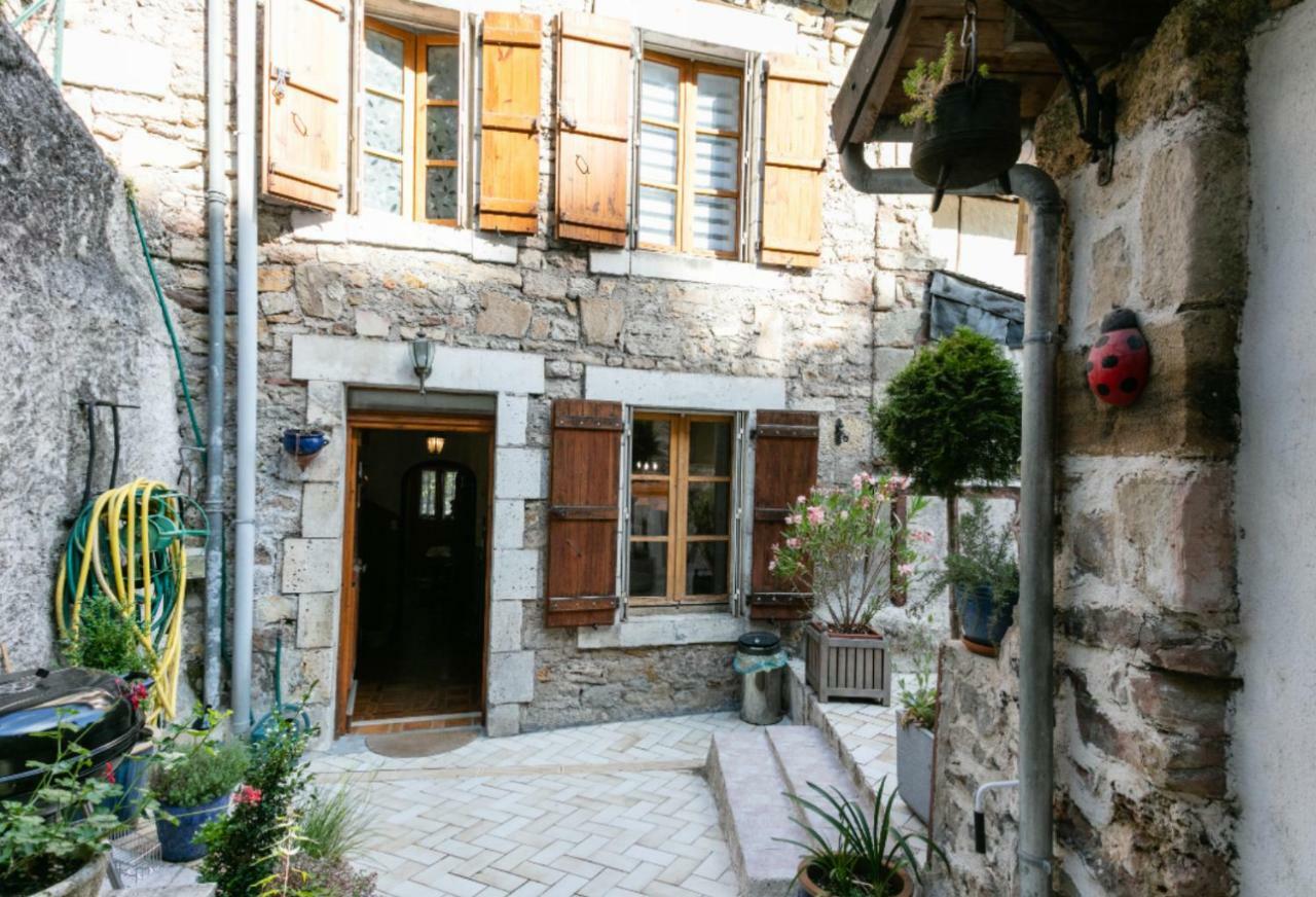 Vila Maison Avec Patio Dans Le Centre Historique Terrasson Exteriér fotografie
