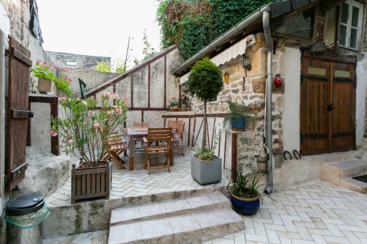Vila Maison Avec Patio Dans Le Centre Historique Terrasson Exteriér fotografie